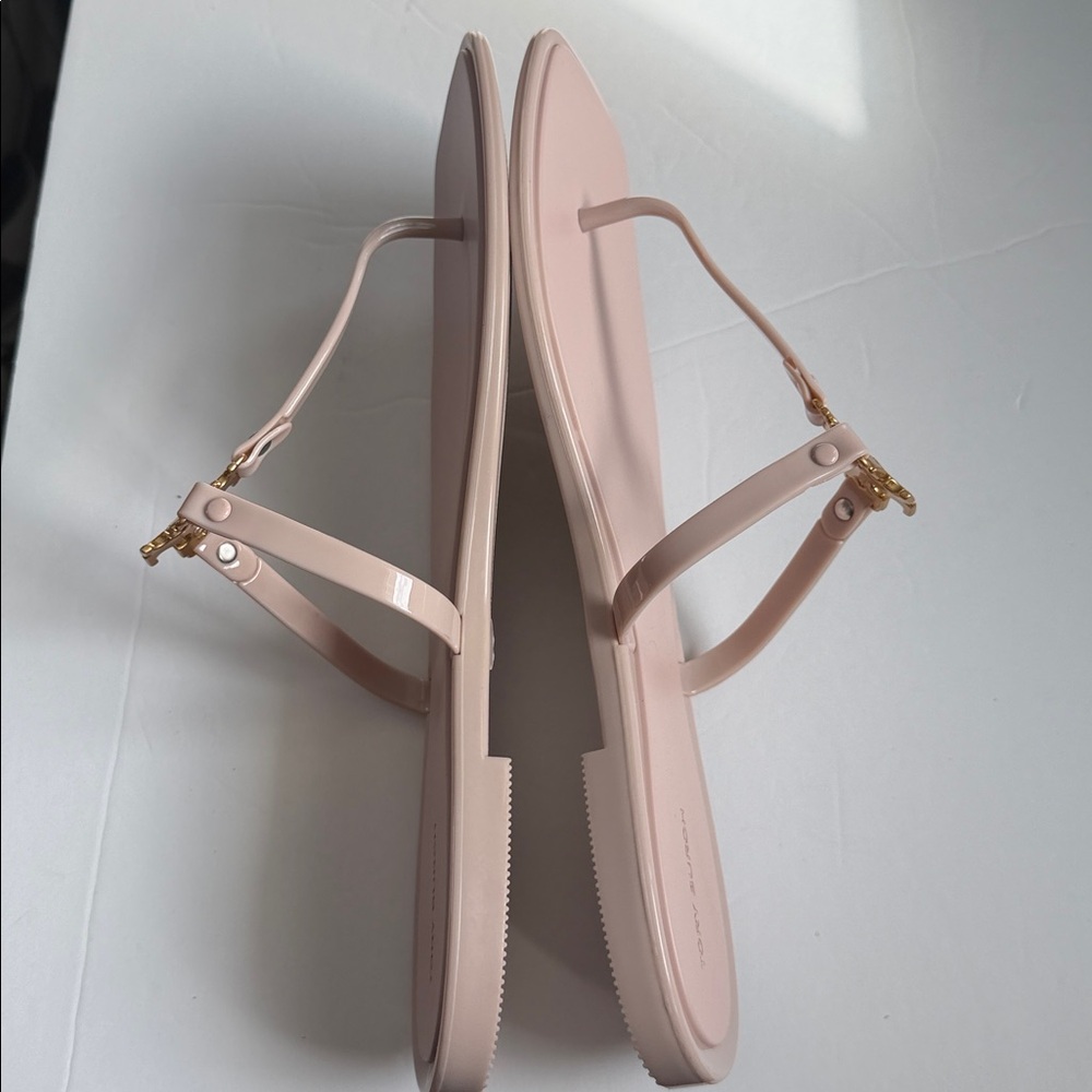 Tory Burch Blush Pink Logo Thong Sandals with Gold Emblem - Picture 5 of 8